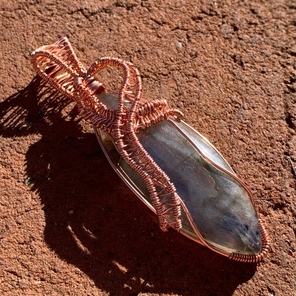 Handcrafted Wire Wrapped Labradorite Pendant - Picture 8 of 9